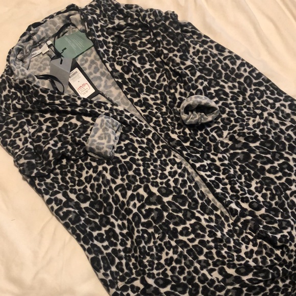 Greyscale Cheetah-Print Cardigan - Picture 4 of 4